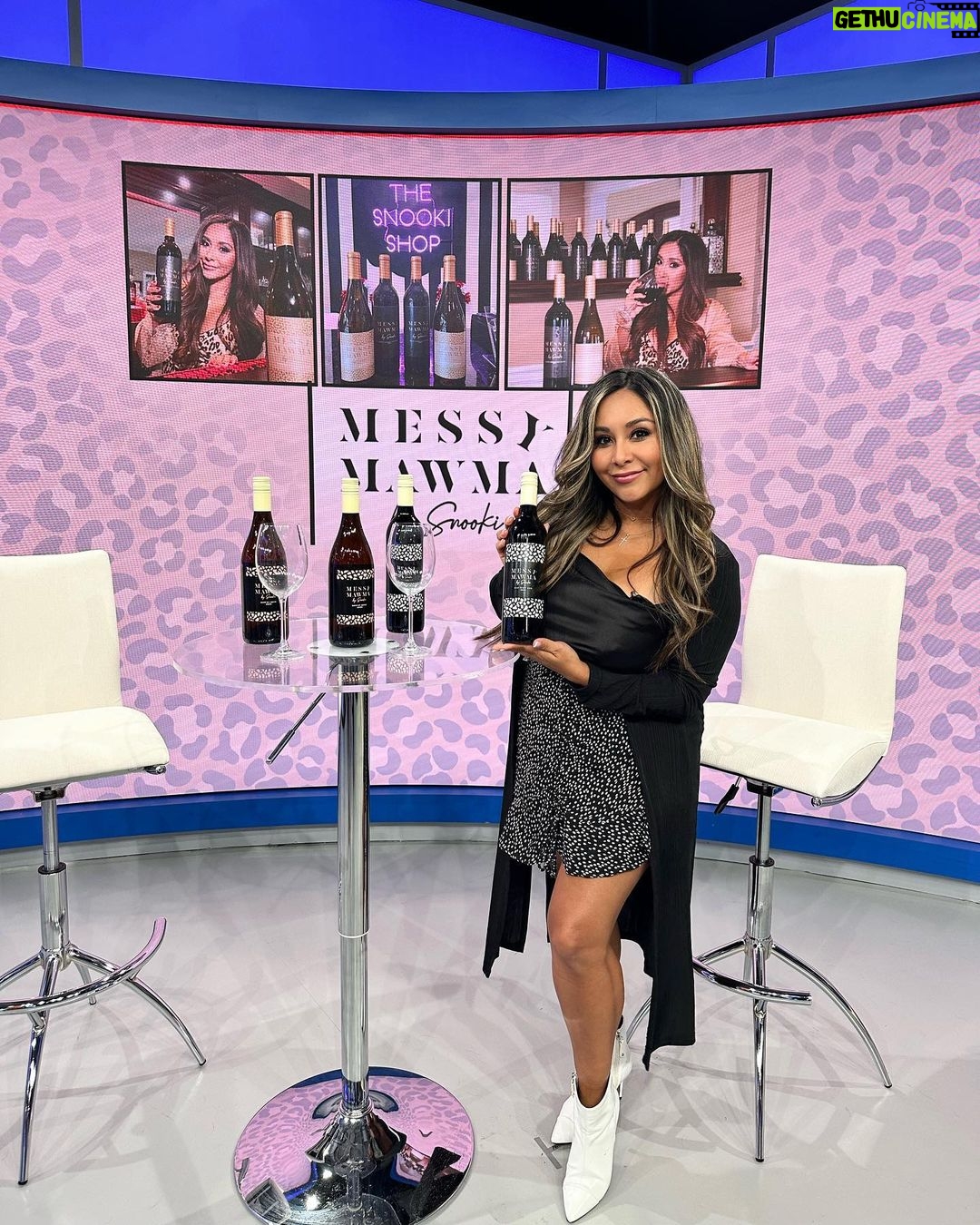 Snooki Instagram - HAPPY NATIONAL WINE DAY! 🍷💋 go on & enjoy yourselves mawmas! @messymawmawine News 12 New Jersey