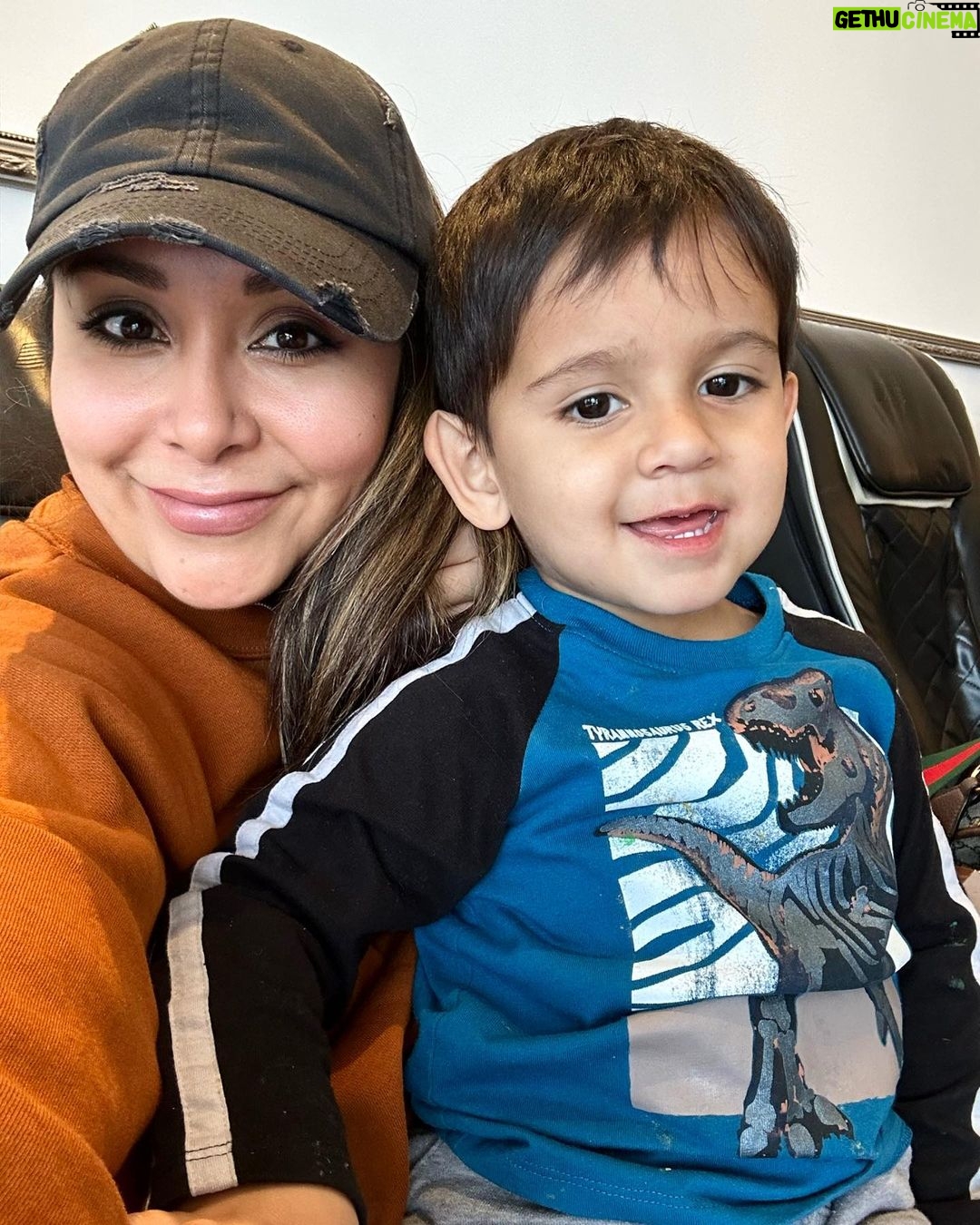 Snooki Instagram - My pedi date and he’s amazed there’s a bubble bath for my feet 😩 i love being your mommy 🥰