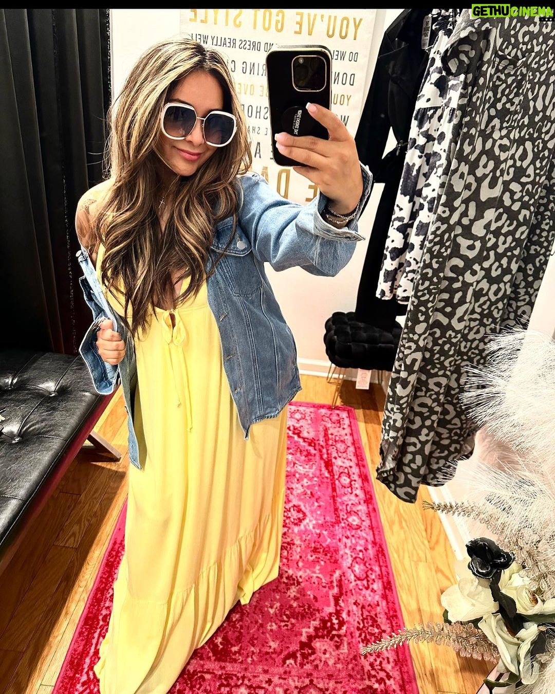 Snooki Instagram - Mawma’s got some NEW ARRIVALSSSS💛 @thesnookishop Open in Beacon, NY - Madison, NJ - Seaside Heights NJ TODAY 🛍💋 #thesnookishop #mawma THE SNOOKI SHOP