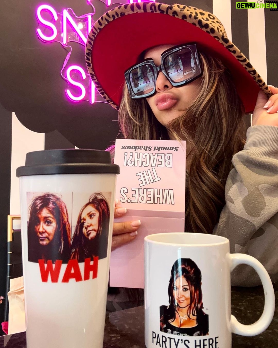 Snooki Instagram - Just living the dream 😘 #bossmawma Where should I open @thesnookishop next?! 👀🛍 THE SNOOKI SHOP