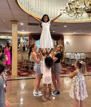 Snooki Instagram - God bless my baby girl Giovanna Marie🕊️
🎈: @herecomesthefunshop 
🧁: @confectionsofarockstar 
📸: @tapsnap1165 
🎶: @anthonyismydj_