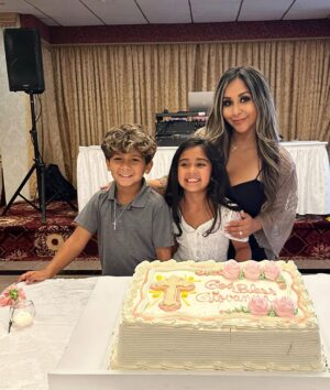 Snooki Instagram - God bless my baby girl Giovanna Marie🕊️
🎈: @herecomesthefunshop 
🧁: @confectionsofarockstar 
📸: @tapsnap1165 
🎶: @anthonyismydj_