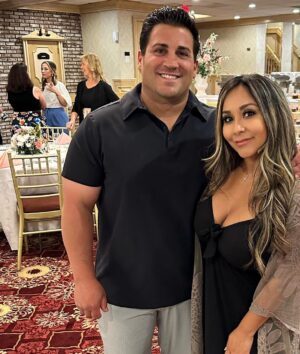 Snooki Instagram - God bless my baby girl Giovanna Marie🕊️
🎈: @herecomesthefunshop 
🧁: @confectionsofarockstar 
📸: @tapsnap1165 
🎶: @anthonyismydj_