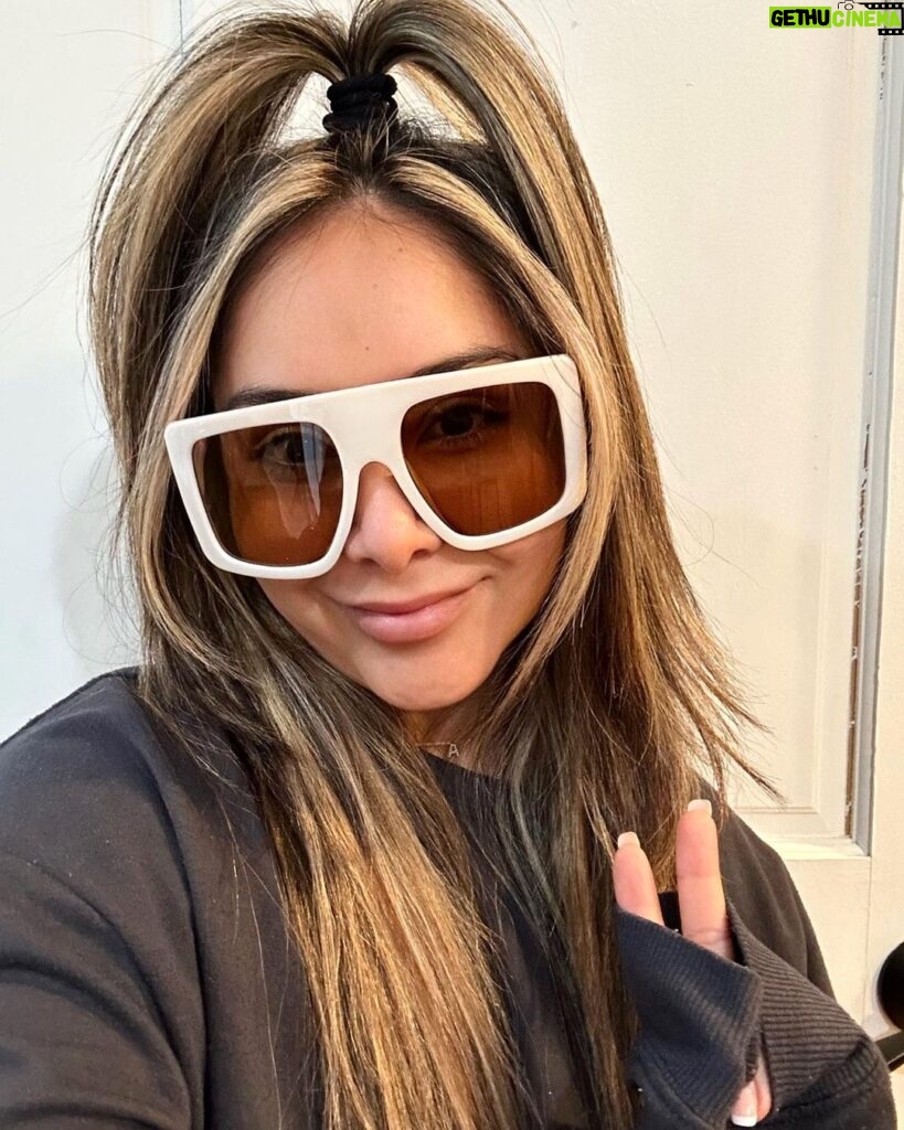 Snooki Instagram - MAWMAAAA. Only a few left of my Snooki Shades 😎 Not restocking! Link in bio to shop my online store! 💋 @thesnookishop THE SNOOKI SHOP