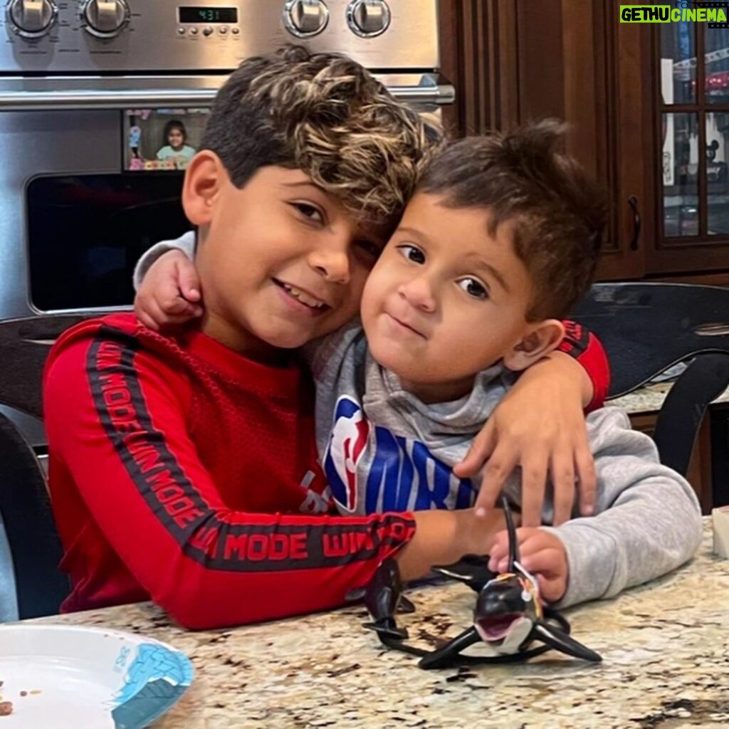 Snooki Instagram - Happy #nationalsonsday to my boys! You light up my world! So blessed to be your mommy! I love youuuuu!!!!