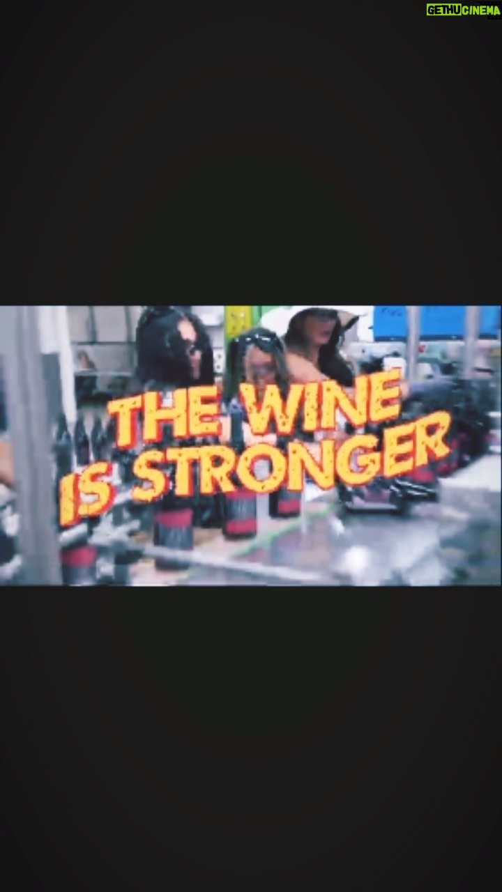 Snooki Instagram - ITS HAPPENING 🍸 Season premier tonighttttt at 8PM !!!! @jerseyshore #jerseyshorefamilyvacation