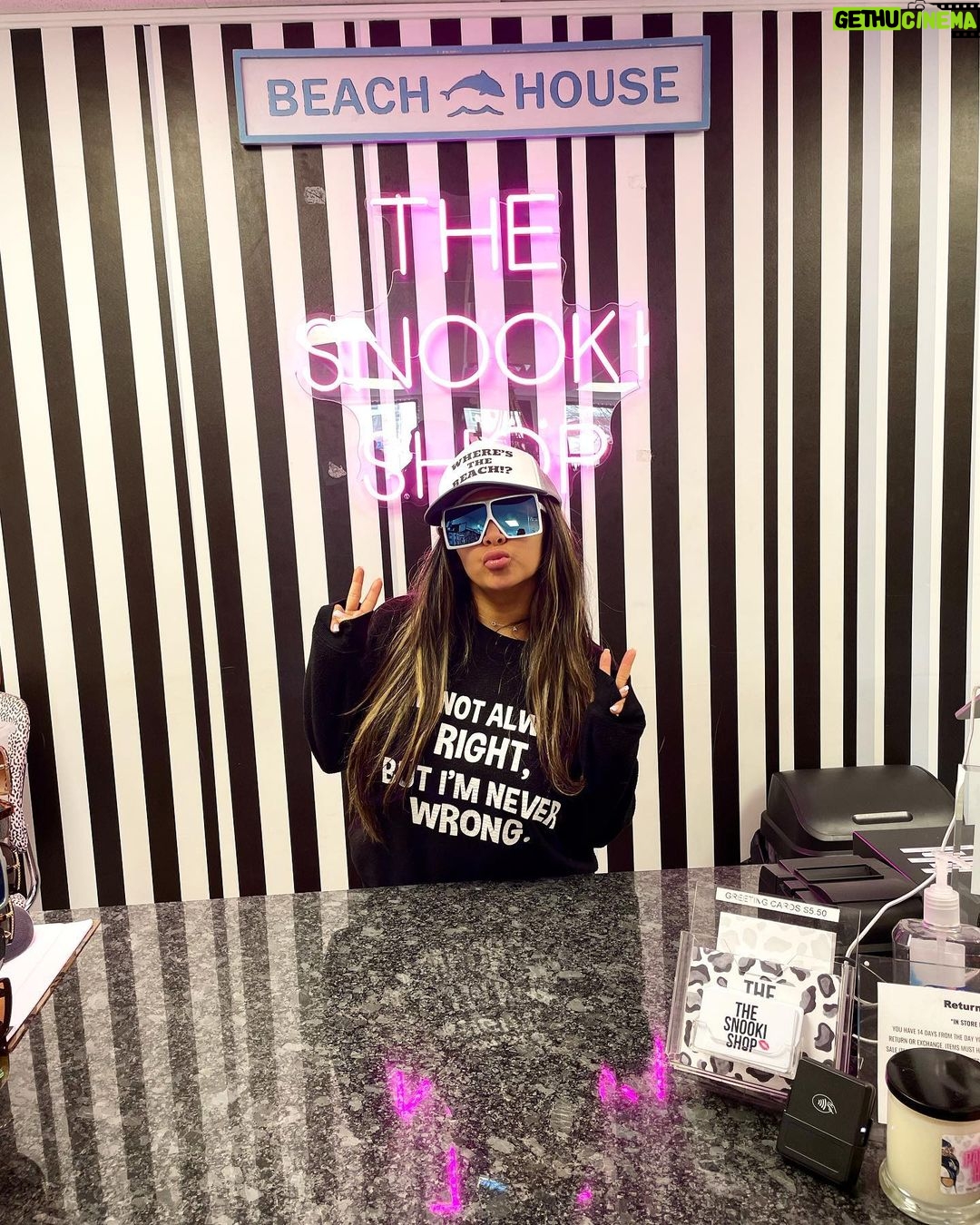 Snooki Instagram - Just to let you mawmas know we are SOLD OUT on my first 2 VIP EVENTS on Saturday! Tickets still available for my last 2 events in my seaside heightssss location!πΎ Link In bio to grab tix π @thesnookishop #thesnookishop Seaside Heights, New Jersey