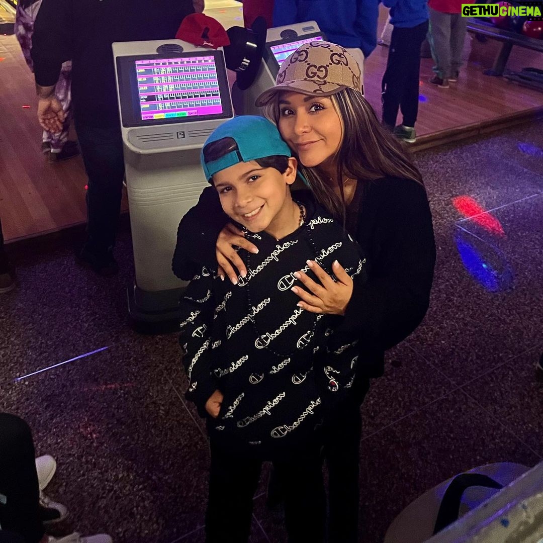 Snooki Instagram - With all the craziness, i totally forgot to take a family pic. But HELLO 2023 💁🏽♀️ Cheers to a positive & thriving year!!!