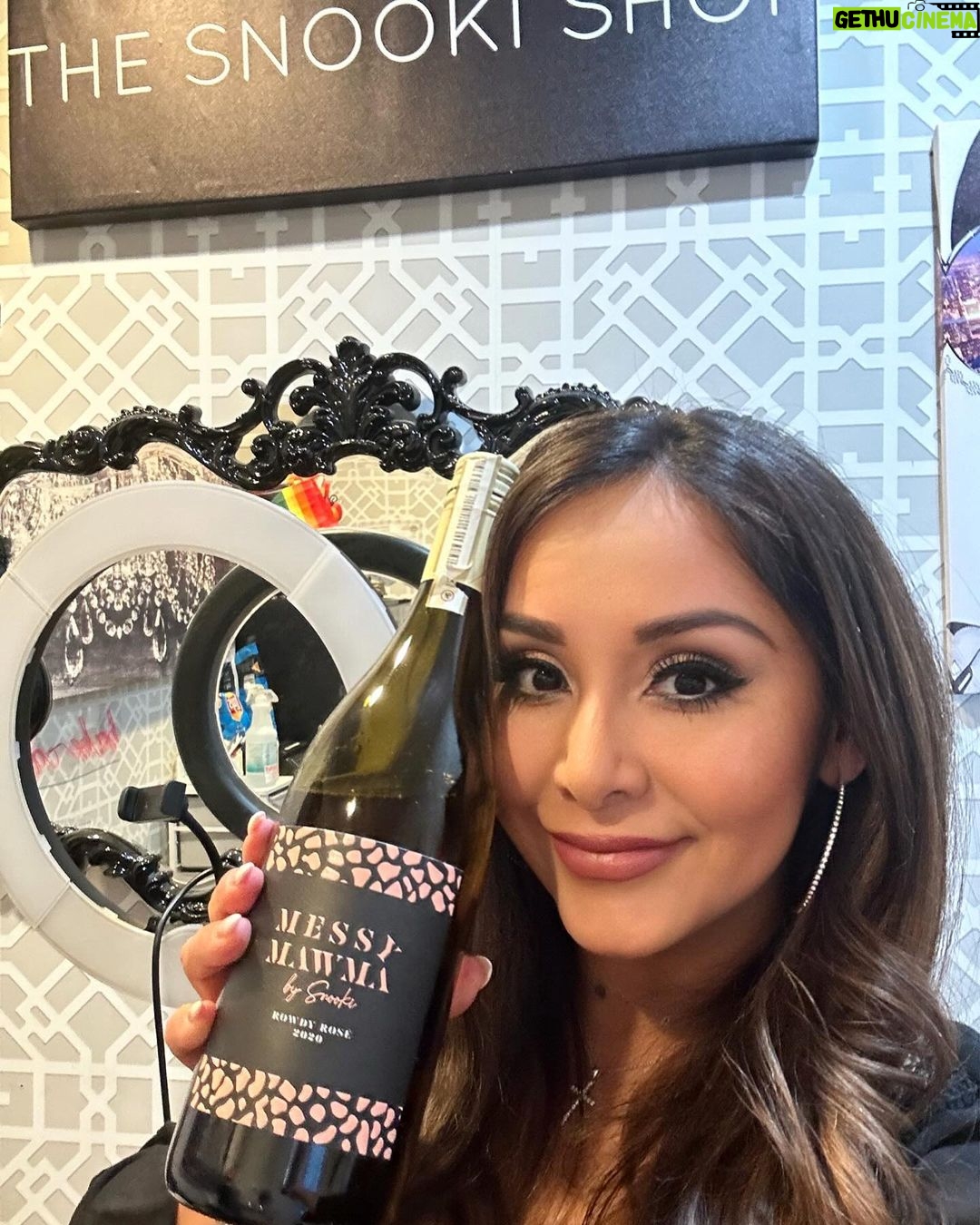 Snooki Instagram - Happg BLACK FRIDAY β¨π @thesnookishop 45% OFF everything! First 25 shoppers in stores will get a gift from me! Online orders order $75 will get a free gift from me! π code: BFRIDAY23 OPEN in Madison & Seasids Heights NJ π THE SNOOKI SHOP