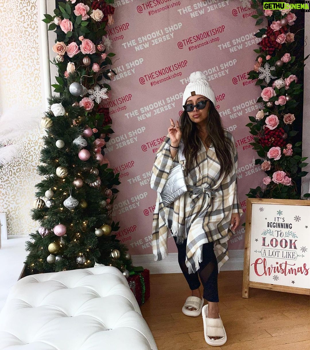 Snooki Instagram - Hangover chic 👌🏽💁🏽♀️ #messymawma THE SNOOKI SHOP