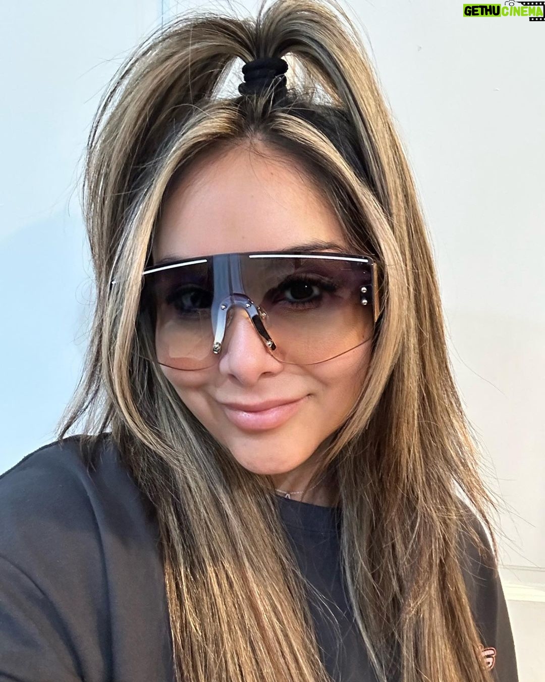 Snooki Instagram - MAWMAAAA. Only a few left of my Snooki Shades 😎 Not restocking! Link in bio to shop my online store! 💋 @thesnookishop THE SNOOKI SHOP