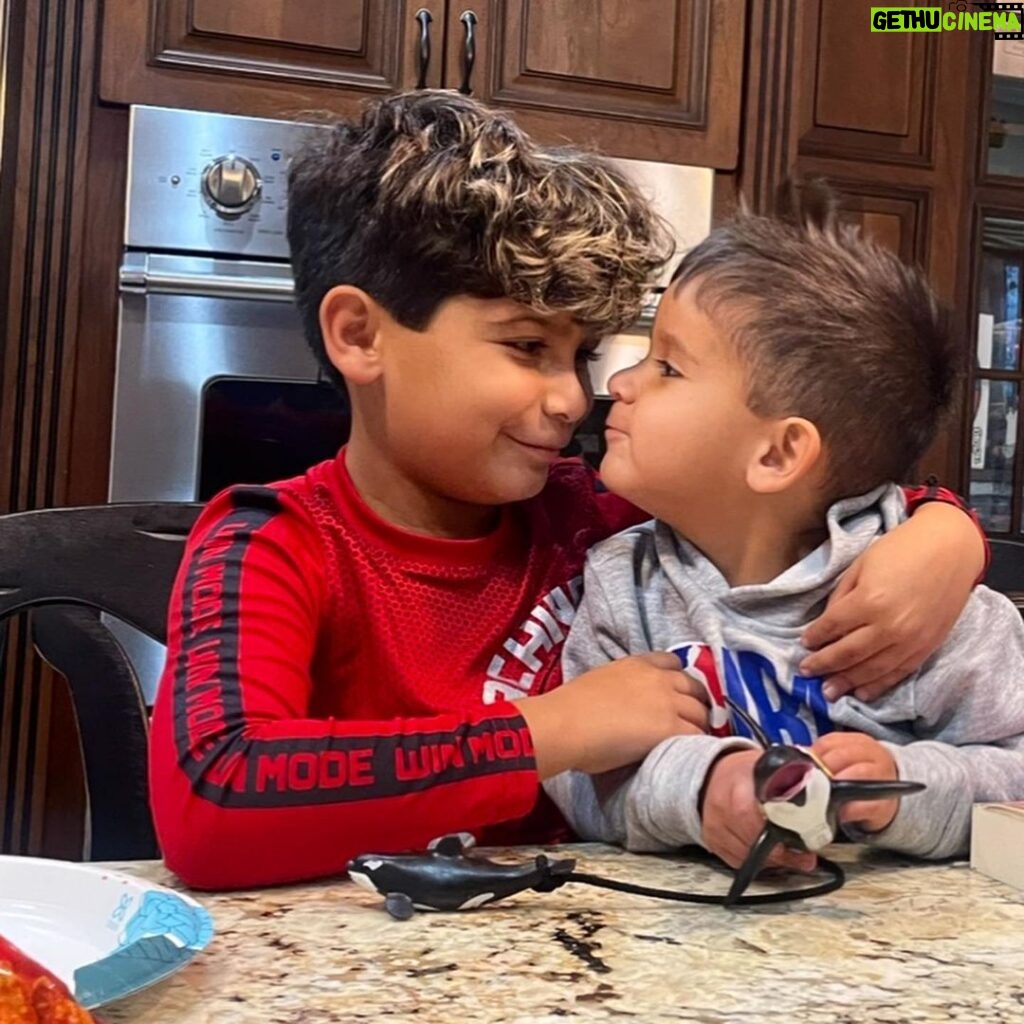 Snooki Instagram - Happy #nationalsonsday to my boys! You light up my world! So blessed to be your mommy! I love youuuuu!!!!