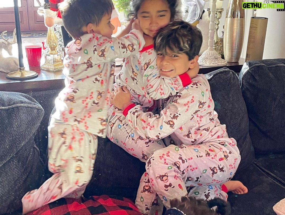 Snooki Instagram - MERRY CHRISTMAS! 🎄🎁🎅🏽 #family @jlavalle5