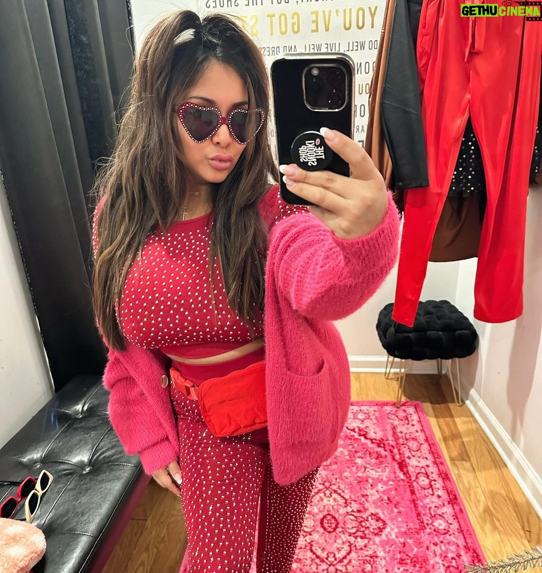 Snooki Instagram - Be my Valentine @jlavalle5 ? 💋 THE SNOOKI SHOP