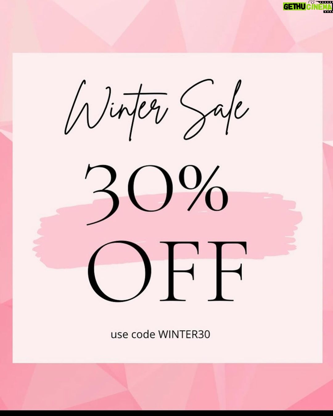 Snooki Instagram - WINTER SALE for you mawmassss! happy shopping 💋🛍 OPEN at 11 in Madison to shop sale in store! THE SNOOKI SHOP
