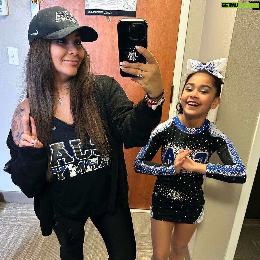 Snooki Instagram - BOMBSQUAD 💣💙✨ #jamfest #cheermom @sissygiovanna