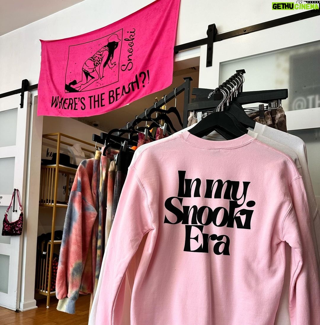 Snooki Instagram - MERRY SNOOKMAS 🍷🎁 shop with mawma all this week for your last minute gifts! I got you 🎄 THE SNOOKI SHOP
