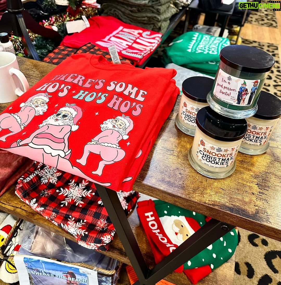 Snooki Instagram - MERRY SNOOKMAS 🍷🎁 shop with mawma all this week for your last minute gifts! I got you 🎄 THE SNOOKI SHOP