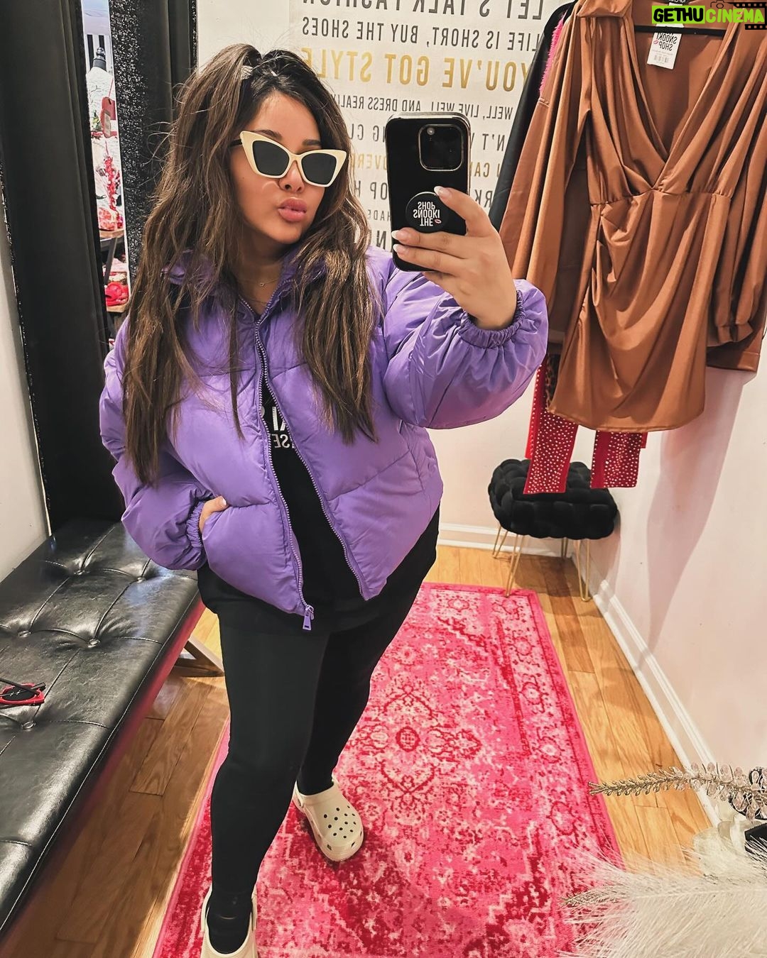 Snooki Instagram - WINTER SALE for you mawmassss! happy shopping 💋🛍 OPEN at 11 in Madison to shop sale in store! THE SNOOKI SHOP