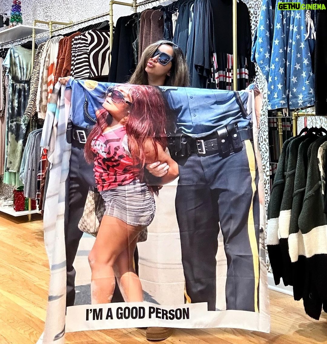 Snooki Instagram - MY TAPESTRIES 🔥💃🏽 #wheresthebeach #imagoodperson THE SNOOKI SHOP