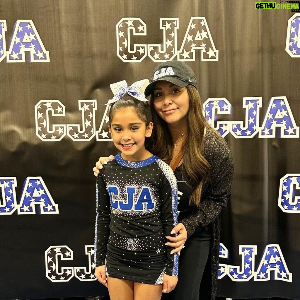 Snooki Instagram - SO PROUD of this girl!!!! Can’t wait to start this season! My level 3 queen 💙 @sissygiovanna #CHEERMOM