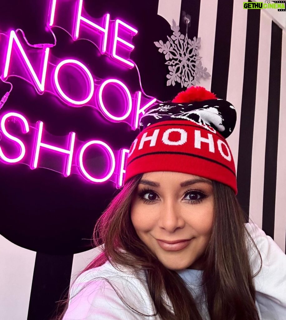 Snooki Instagram - SNOOKI XMAS SWEATERS 🎄🥂 tis’ the season bitches! CANT WAIT for my VIP EVENT this Saturday! 🥂🥂🥂 Celebrating 5th year anniversary of my Madison Store & MY BIRTHDAYYYYY! Link in bio for tickets! 💋 THE SNOOKI SHOP