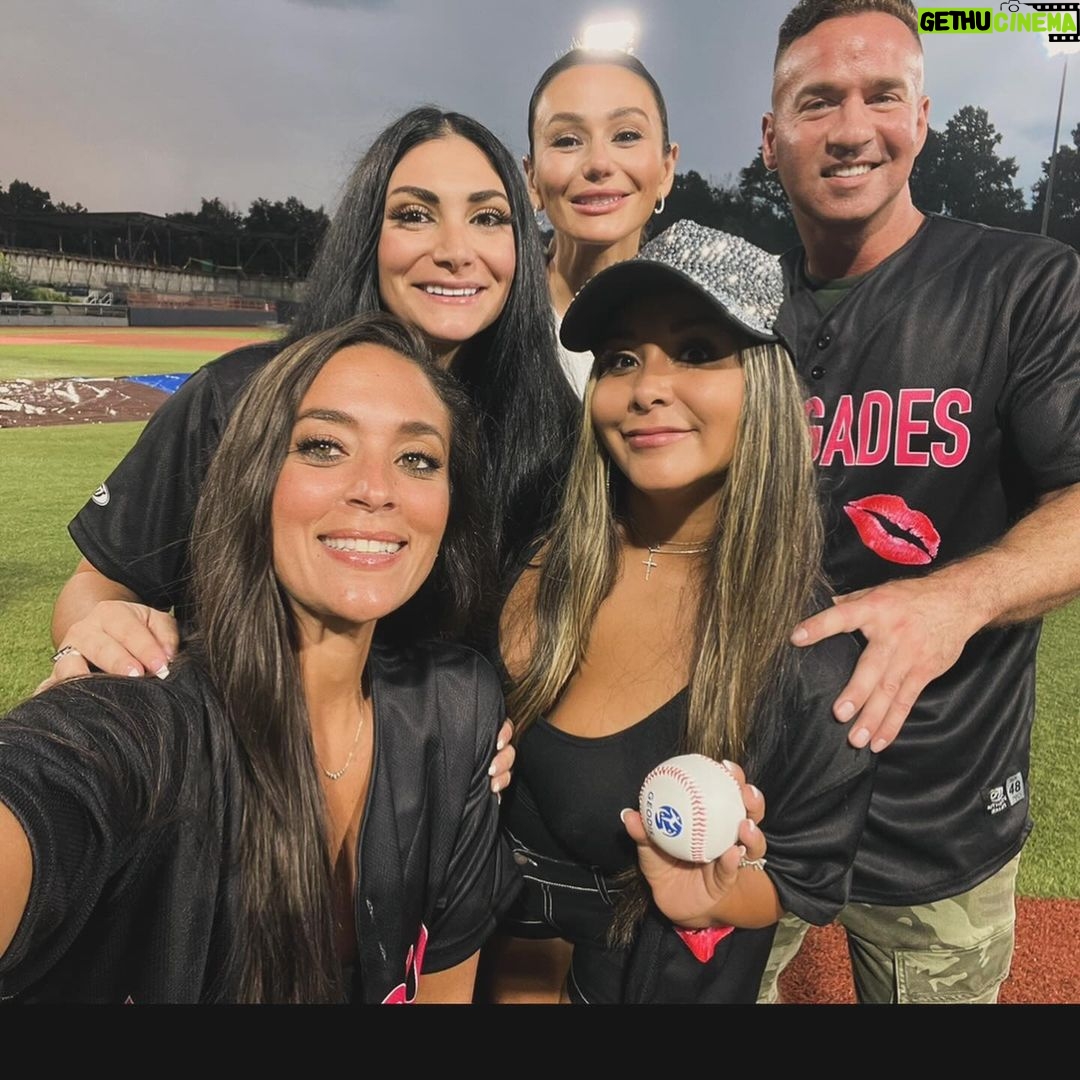 Snooki Instagram - Tonight’s episode, we celebrate Snooki Night ⚾️🧢 #jerzday Renegades Stadium