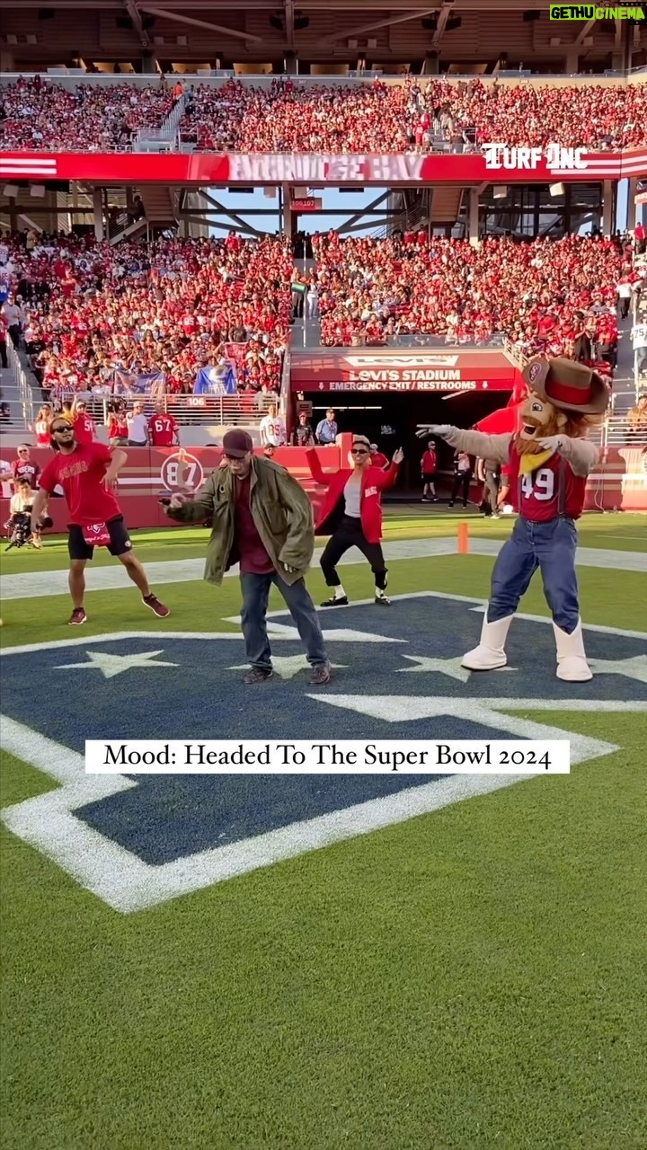 Snoop Dogg Instagram - Mood: Headed to the #Superbowl 2024 πΊπ½| @ogmikechaos , @johnny5turfinc , @thaibreaker π @levisstadium @49ers #TURFinc #49ers #Nfl #Turfdancing #boogaloo #breaking #Superbowl2024#bboy #turfin #bayarea Levi's Stadium
