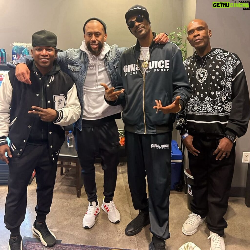 Snoop Dogg Instagram - @bigboy backstage with @snoopdogg, @affioncrockett, and @guytorry at #RhythemNRoast ‼️💥