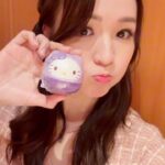 Snow Suen Instagram - 我係Sanrio嘅超級瘋狂fans, 儲咗超多Sanrio嘅物品， 人生第一隻公仔， 就係嫲嫲因為我考到3名內送俾我嘅Hello Kitty🫶🏻 所以今日可以參與 Hello Kitty 設計師， 山口裕子小姐嘅簽名會， 仲即場得到親筆繪畫 Hello Kitty， 真係好興奮😍 仲做咗個日本Sanrio 關於Hello Kitty50週年嘅雜誌訪問！ 好期待到時要去Sanrio 買返嚟留念🫶🏻 多謝邀請❤️ Thank you @greencheung 咁忙都堅持幫我紥個可愛頭😘 @HarbourCity @Sanrio.hk @SanrioHongKong #HarbourCity #HelloKittyHappy50 #HelloKitty #SanrioHK #HelloKitty50 #HelloKitty50thAnniversary #FriendTheFuture #CelebrateTheFuture @cathycatherinecat