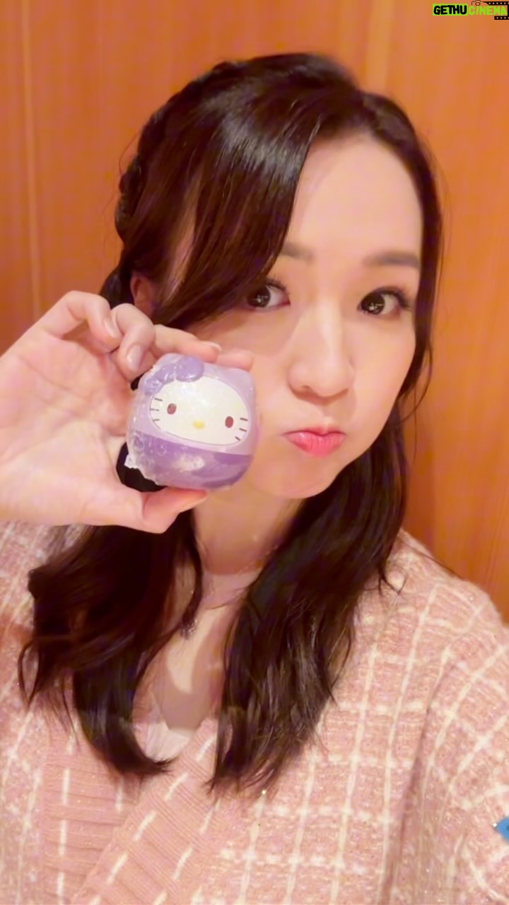 Snow Suen Instagram - 我係Sanrio嘅超級瘋狂fans, 儲咗超多Sanrio嘅物品, 人生第一隻公仔, 就係嫲嫲因為我考到3名內送俾我嘅Hello Kitty🫶🏻 所以今日可以參與 Hello Kitty 設計師, 山口裕子小姐嘅簽名會, 仲即場得到親筆繪畫 Hello Kitty, 真係好興奮😍 仲做咗個日本Sanrio 關於Hello Kitty50週年嘅雜誌訪問! 好期待到時要去Sanrio 買返嚟留念🫶🏻 多謝邀請❤️ Thank you @greencheung 咁忙都堅持幫我紥個可愛頭😘 @HarbourCity @Sanrio.hk @SanrioHongKong #HarbourCity #HelloKittyHappy50 #HelloKitty #SanrioHK #HelloKitty50 #HelloKitty50thAnniversary #FriendTheFuture #CelebrateTheFuture @cathycatherinecat