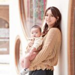 Snow Suen Instagram - 2024年1月1號！ 梗係買返本， 有我同肉肉哥做封面嘅《中醫生活》， 咁就健健康康啦💪🏻💪🏻 #呢個pose少啲臂力都唔得 #好明顯阿媽食過吓夜粥