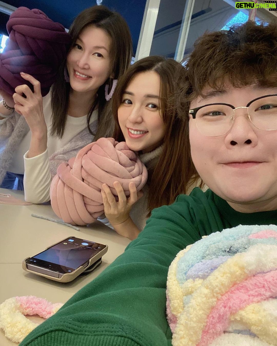 Snow Suen Instagram - 快樂的手作時間🍒 送給自己的聖誕禮物🎁 Thank you Ronda @knitterknutter