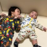 Snow Suen Instagram - 兩兄弟每日都好痴纒, 喺playmat 度玩得好開心！ 肉肉哥6個月大， 可以多啲活動同遊戲時間啦！ 不過佢乜都係放入口度先🤣 @ggumbihongkong #ggumbihk #ggumbi #licoco #babysoftmat #寶寶屋 #bumperbed #遊戲地墊 #playmat #babyroom #寶寶屋 #jaydenbaby #荷花BB展