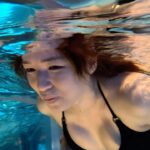 Snow Suen Instagram - 點解人人都可以游得咁優美， 但無論我幾盡力扮優雅， 出嚟嘅效果點都似一條殺人鯨多啲😅 #怕水怕到乸埋口面 Studio City Water Park 新濠影滙水上樂園