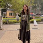 Snow Suen Instagram – 最近的拍攝工作如火如荼!
兼顧工作和家庭,
雖然有點疲勞!
但滿足開心🫶🏻