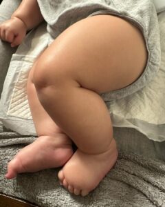 Snow Suen Instagram - 聖誕有奬競猜遊戲：大家估下肉肉哥個大脾圍到底幾多cm? 最接近嗰位，送你一份聖誕禮物🎁 （已截止，答案：30cm)