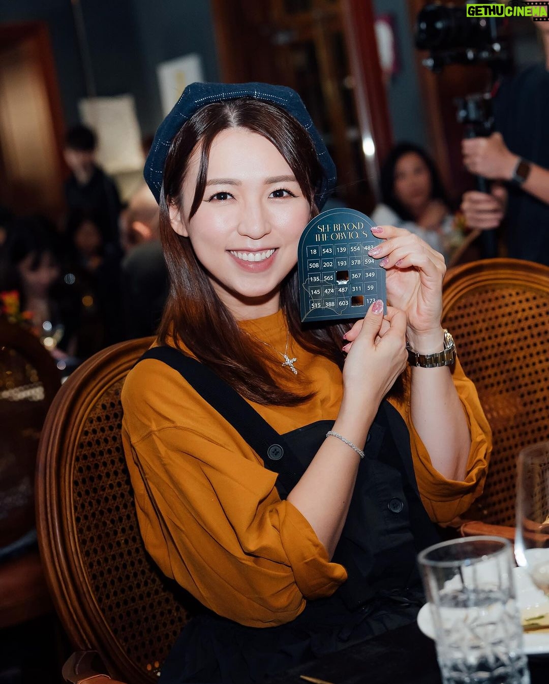 Snow Suen Instagram - 與朋友們開心飯聚🫶🏻 最鍾意玩bingo😂 多謝邀請~ @mastercard @luma_hk @stancharthk @house1881hk @numberoneprhk #SCxMastercardLUMA #scpriorityprivate #StandardCharteredHK #SeeBeyondTheObvious #mastercard #priceless #luma #numberonepr