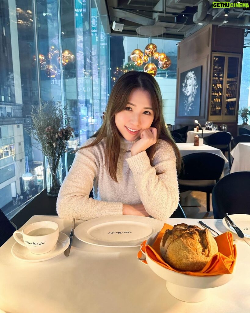 Snow Suen Instagram - 滋味可以洗滌心靈， 好味道令心情都變好了🫶🏻 有我最愛的西班牙紅蝦😍 @nycut.hqueen @numberoneprhk H Queen's Hong Kong