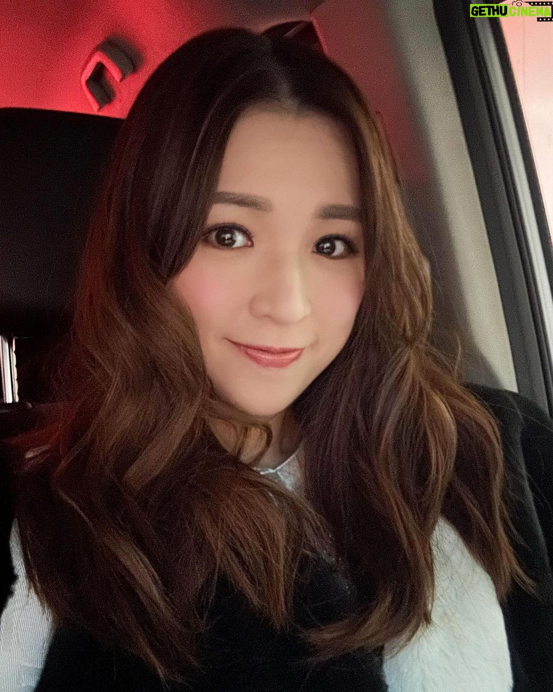 Snow Suen Instagram - 好多人問我生完5個幾月, 正值產後脫髮時期, 點解我望落仲多咗頭髮又長得咁快, 今晚9:30pm 我會喺Facebook page, 開live公開貼士俾大家, 如果你咁啱係天生額角稀疏、 又或者壓力脫髮、 無論男士脫髮或者女士產後脫髮, 都幫到你, 我仲準備咗好嘢送俾你哋添! #入嚟睇live睇下點生髮同點攞禮物