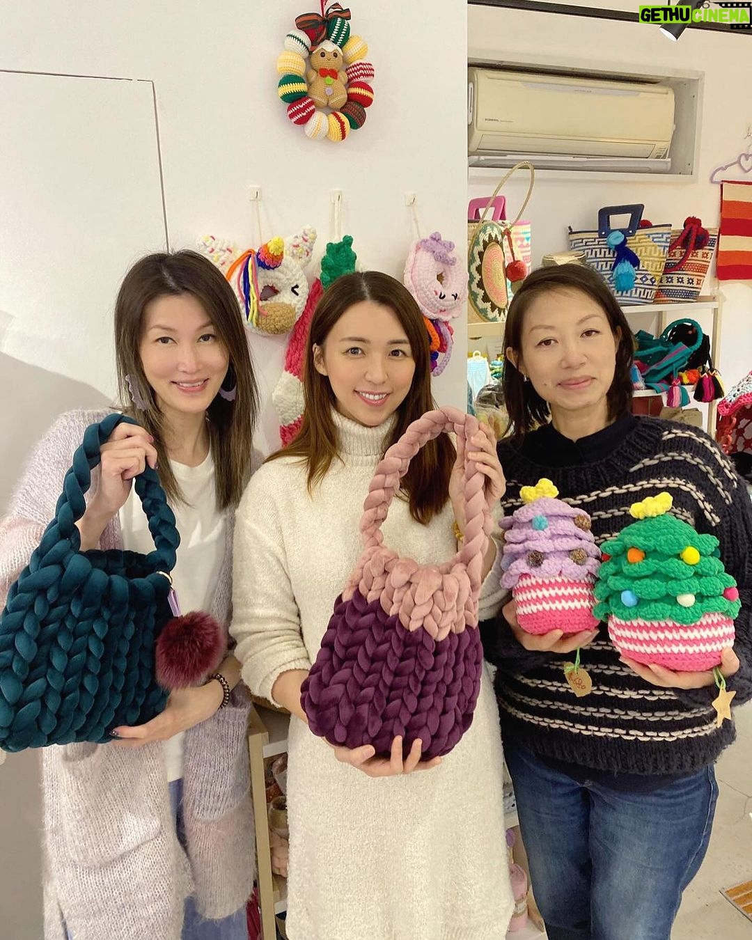 Snow Suen Instagram - 快樂的手作時間🍒 送給自己的聖誕禮物🎁 Thank you Ronda @knitterknutter