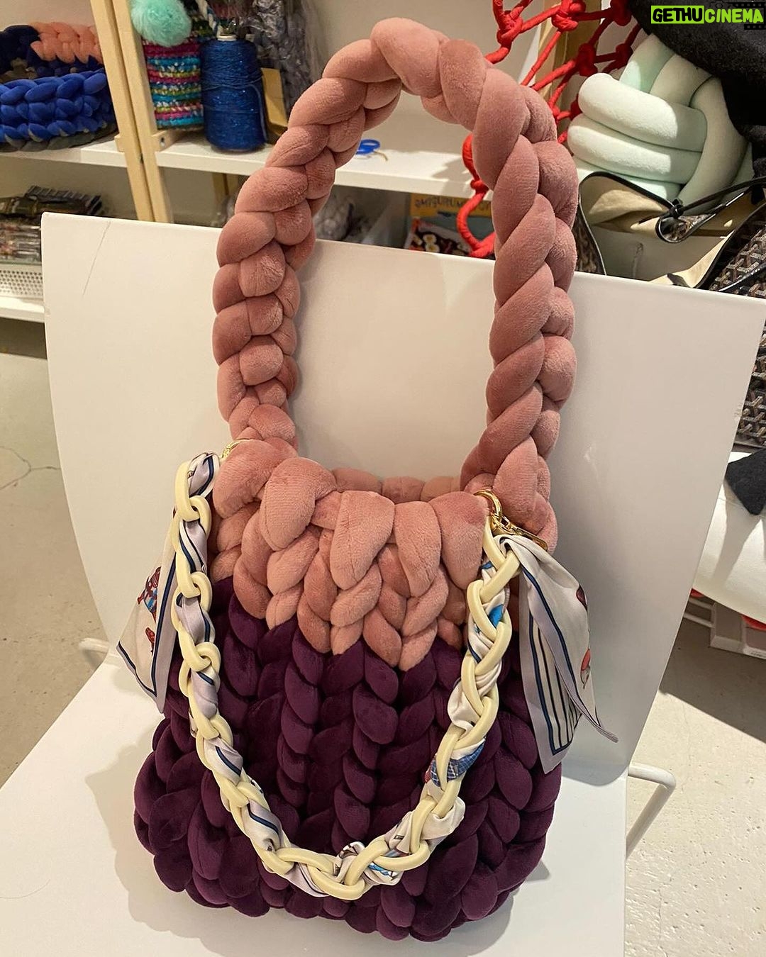 Snow Suen Instagram - 快樂的手作時間🍒 送給自己的聖誕禮物🎁 Thank you Ronda @knitterknutter