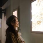 Snow Suen Instagram - 努力追夢的人，都是值得支持的🫶🏻 恭喜阿中、阿雪（不是說我🤣） 為推廣沙畫文化， 在鬧市中成功開設了一間沙畫店， 大家不妨來這裡製作沙畫、手作， 以忘卻城市間的煩擾！ 尋找屬於自己的寧靜！！ 地址：旺角新世紀廣場2樓241號舖 #沙畫影片 #沙畫 #雪沙藝術創作 #沙畫課程 #香港沙畫 #香港沙畫協會 #workshop #giftidea #parenting #relax #zen #artclasshk #painting #drawing #sandart