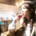 Snow Suen Instagram - 努力追夢的人，都是值得支持的🫶🏻 恭喜阿中、阿雪（不是說我🤣） 為推廣沙畫文化， 在鬧市中成功開設了一間沙畫店， 大家不妨來這裡製作沙畫、手作， 以忘卻城市間的煩擾！ 尋找屬於自己的寧靜！！ 地址：旺角新世紀廣場2樓241號舖 #沙畫影片 #沙畫 #雪沙藝術創作 #沙畫課程 #香港沙畫 #香港沙畫協會 #workshop #giftidea #parenting #relax #zen #artclasshk #painting #drawing #sandart