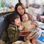 Snow Suen Instagram - 攬住佢哋， 天氣幾凍都唔怕👩‍👦‍👦 #媽媽日常