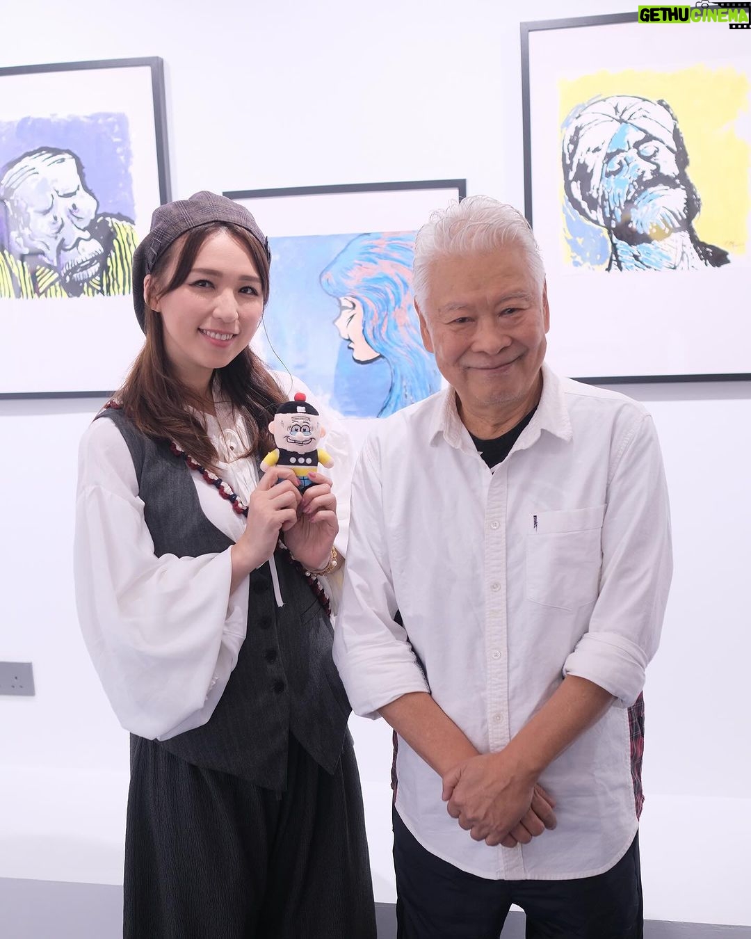 Snow Suen Instagram - 前幾日去咗 OLD MASTER Q “SIDE_C” EXHIBITION 老夫子“SIDE_C” 展覽 《老夫子》由細到大陪住我趕走過好多憂愁同寂寞! 展期:2023.11.17 – 12.3 Quiet Gallery HK 香港中環皇后大道中15號 置地廣場 BELOWGROUND 地庫 1 號舖 #好開心收到王澤老師嘅簽名同畫🫶🏻 #又一珍藏 @oldmasterq_official @madteeth86