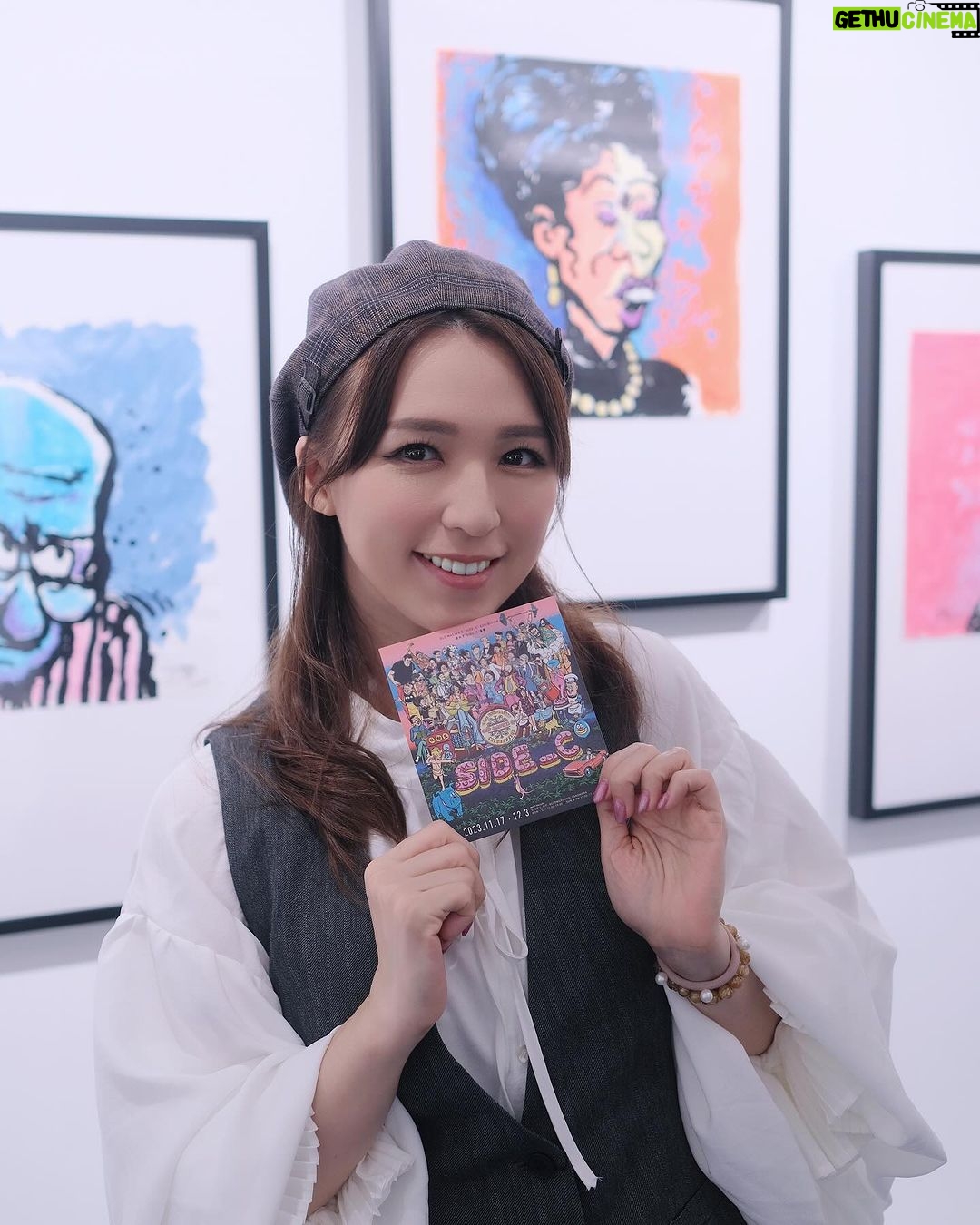 Snow Suen Instagram - 前幾日去咗 OLD MASTER Q “SIDE_C” EXHIBITION 老夫子“SIDE_C” 展覽 《老夫子》由細到大陪住我趕走過好多憂愁同寂寞! 展期:2023.11.17 – 12.3 Quiet Gallery HK 香港中環皇后大道中15號 置地廣場 BELOWGROUND 地庫 1 號舖 #好開心收到王澤老師嘅簽名同畫🫶🏻 #又一珍藏 @oldmasterq_official @madteeth86