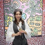 Snow Suen Instagram - 可以走入@mrdoodle 嘅世界， 真係超級興奮， 由佢最初畫畫嗰陣， 已經鍾意佢嘅作品， 一直支持到而家！ 今日終於可以見到真人🥰 鍾意畫畫嘅我都要努力努力💪🏻💪🏻 @pearllamgalleries @numberoneprhk #numberonepr