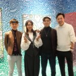 Snow Suen Instagram - 可以走入@mrdoodle 嘅世界， 真係超級興奮， 由佢最初畫畫嗰陣， 已經鍾意佢嘅作品， 一直支持到而家！ 今日終於可以見到真人🥰 鍾意畫畫嘅我都要努力努力💪🏻💪🏻 @pearllamgalleries @numberoneprhk #numberonepr