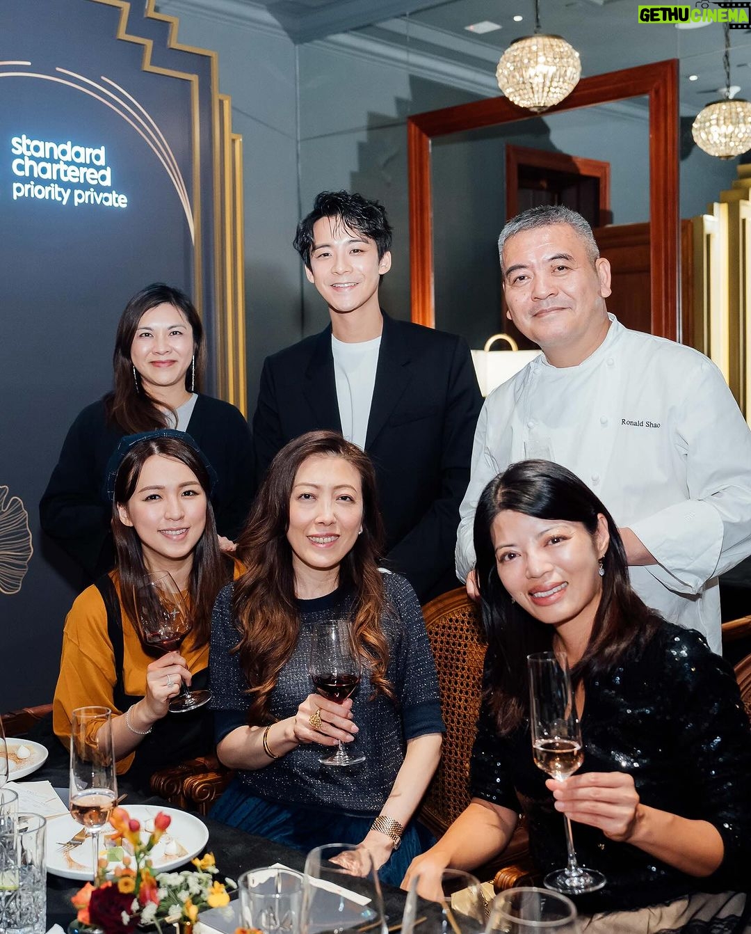 Snow Suen Instagram - 與朋友們開心飯聚🫶🏻 最鍾意玩bingo😂 多謝邀請~ @mastercard @luma_hk @stancharthk @house1881hk @numberoneprhk #SCxMastercardLUMA #scpriorityprivate #StandardCharteredHK #SeeBeyondTheObvious #mastercard #priceless #luma #numberonepr